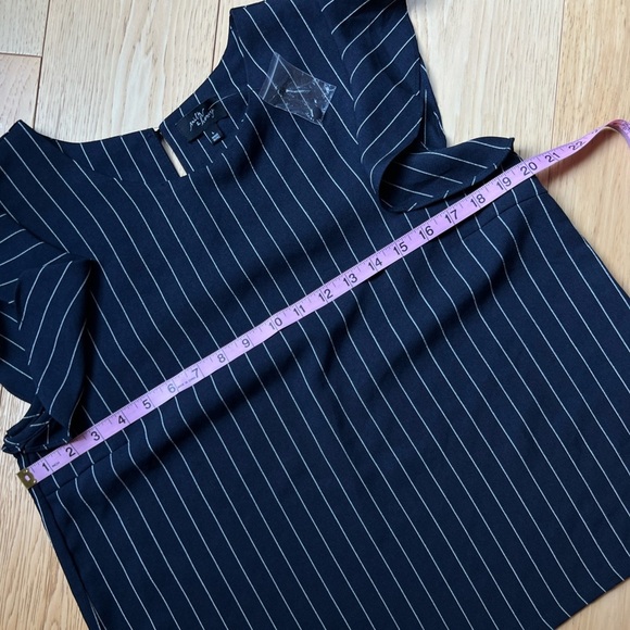 ⭐️BOGO FREE⭐️ NWOT MILK & HONEY Navy Blue Striped Ruffled Cap Sleeve Top - Picture 3 of 9